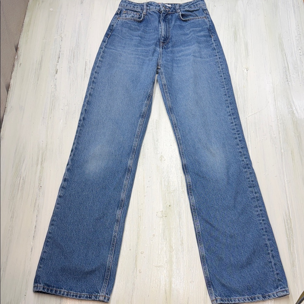 ✨ Zara High-Rise Straight Leg Jeans Sz 4✨